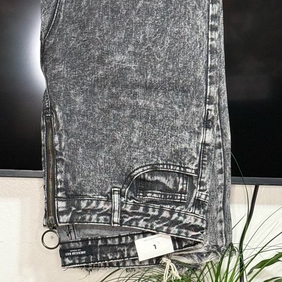 Distressed Gray Denim jeans - Picture 2 of 2